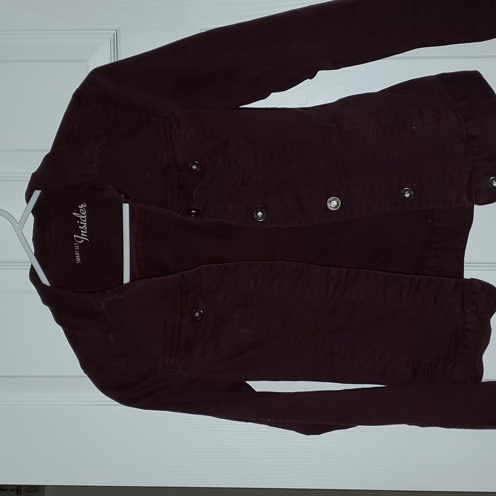 Cool jacket with beautiful colour in small that will go with everything 😍